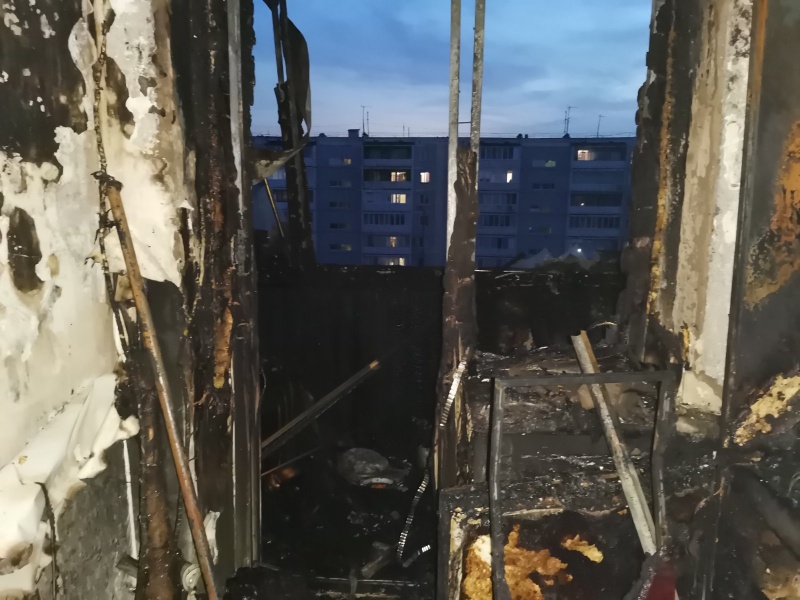 В Оренбурге пожарные спасли 5 человек из горящих квартир многоэтажного дома 